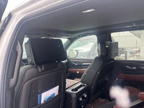 Used 2024 GMC Yukon Denali Ultimate image 11