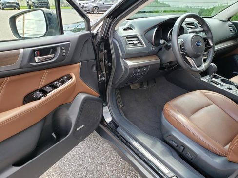 Used 2019 Subaru Outback 2.5i Touring w/ Popular Package #3A AWD/4WD image 8