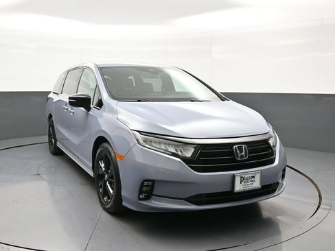 Used 2024 Honda Odyssey Sport image 3