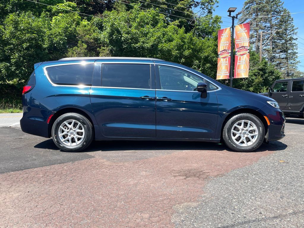 Used 2022 Chrysler Pacifica Touring-L FWD image 7