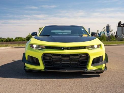 Used 2019 Chevrolet Camaro ZL1 RWD image 2