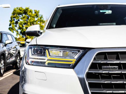 Used 2017 Audi Q7 3.0T Premium Plus image 4