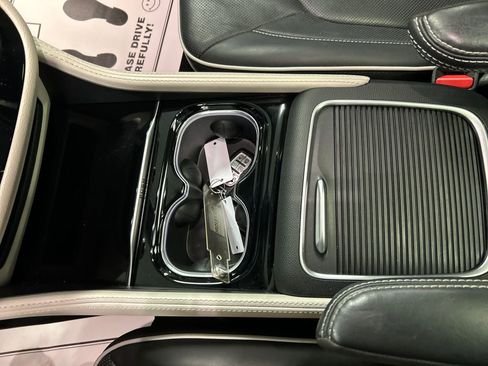 Used 2024 Chrysler Pacifica Limited image 21