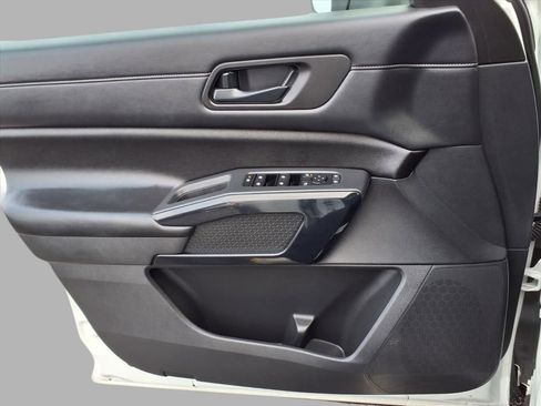 Certified 2024 Nissan Pathfinder SV image 15