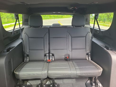 Used 2024 Chevrolet Suburban Premier AWD/4WD image 42