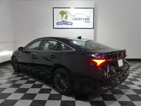 Used 2019 Toyota Avalon XSE image 11