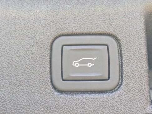 Used 2024 Chevrolet Equinox LT FWD image 16