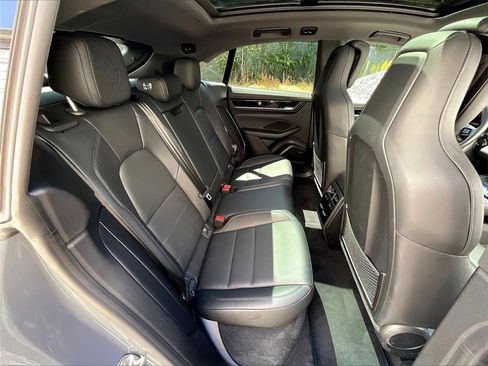 Certified 2025 Porsche Macan Electric image 21