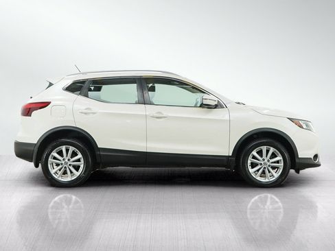 Used 2017 Nissan Rogue Sport SV w/ SV All-Weather Package AWD/4WD image 6