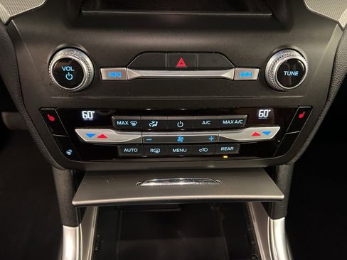 Certified 2020 Ford Explorer XLT w/ Equipment Group 202A image 11