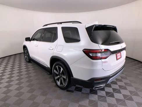 Used 2023 Honda Pilot Touring image 6