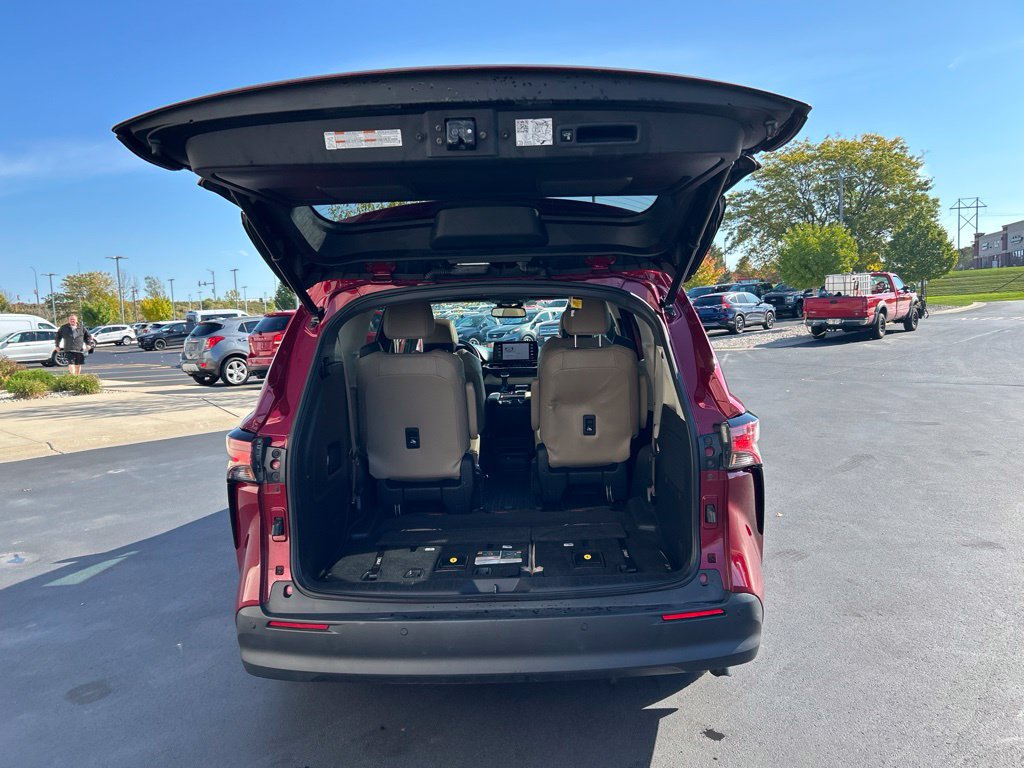 Used 2021 Toyota Sienna XLE AWD/4WD image 22