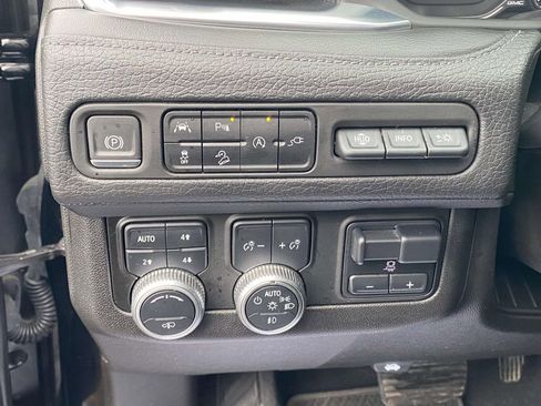 Used 2021 GMC Yukon XL Denali w/ Denali Ultimate Package image 21