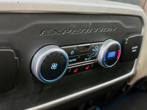 Used 2024 Ford Expedition Max Limited image 28