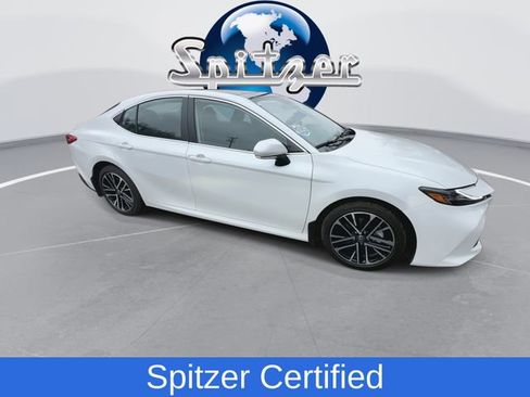 Used 2025 Toyota Camry XLE image 2