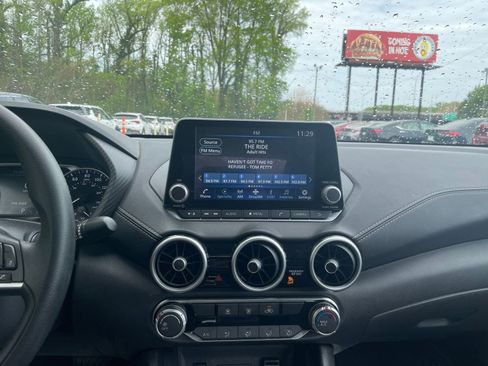 Used 2025 Nissan Sentra SV image 17