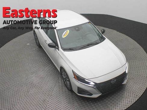 Used 2023 Nissan Altima 2.5 SV AWD/4WD image 3