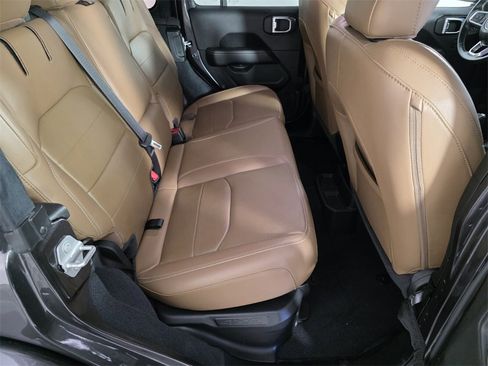 Used 2022 Jeep Wrangler Unlimited Sahara image 27