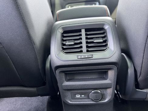 Used 2024 Volkswagen Tiguan Wolfsburg Edition image 30