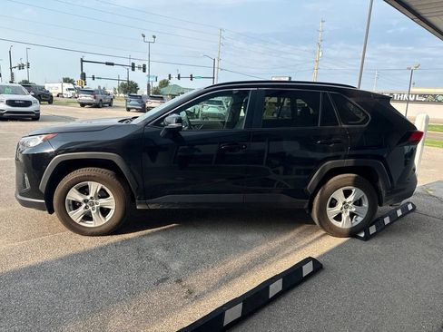 Used 2021 Toyota RAV4 XLE AWD/4WD image 3