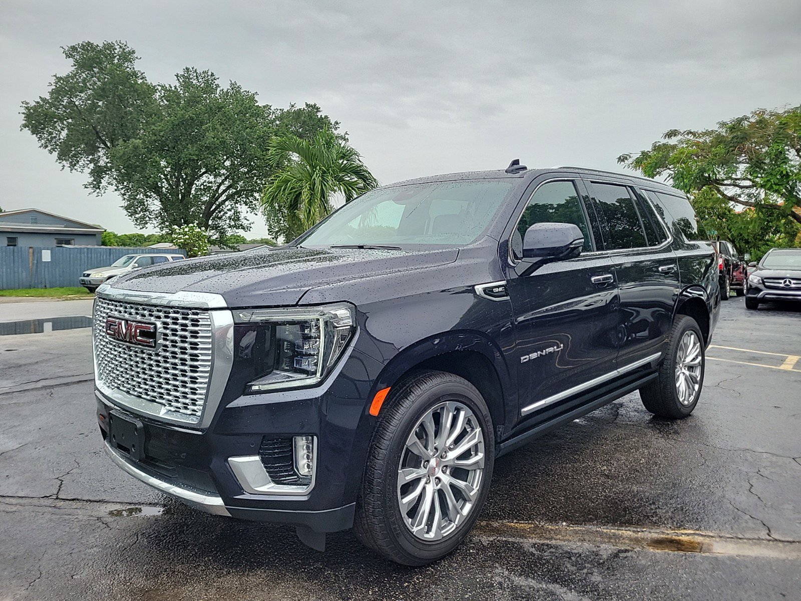 Used 2023 GMC Yukon Denali RWD image 31