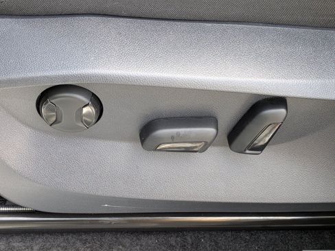 Used 2024 Volkswagen Tiguan SE R-Line FWD image 17