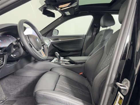 Used 2022 BMW 530i xDrive w/ Convenience Package image 4