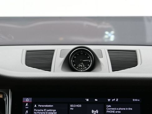 Certified 2024 Porsche Macan AWD/4WD image 24