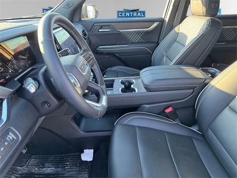 Used 2025 GMC Acadia Denali image 9