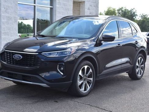 Used 2023 Ford Escape Platinum AWD/4WD image 18