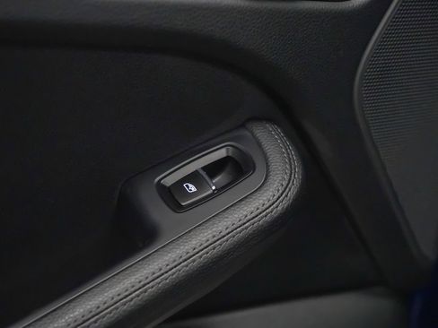 Certified 2025 Porsche Macan image 16