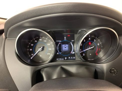 Used 2018 Jaguar F-PACE Premium image 18