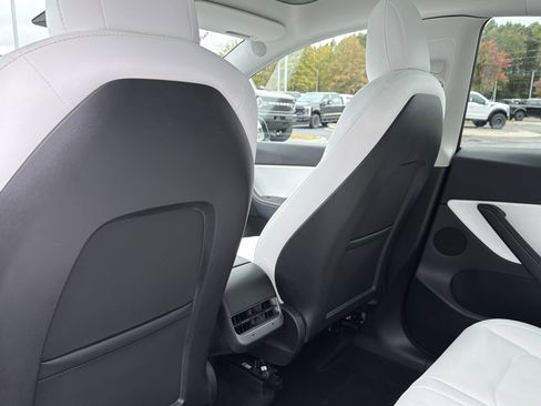 Used 2022 Tesla Model Y Long Range image 20