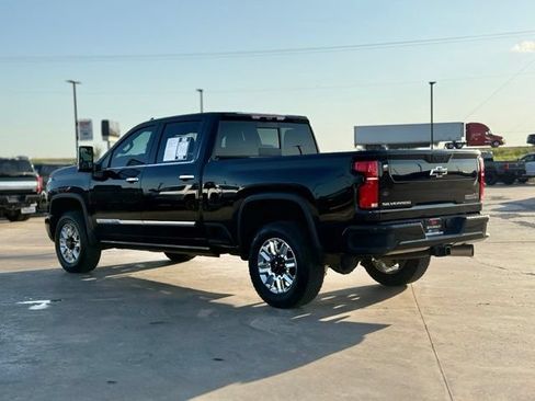 Used 2024 Chevrolet Silverado 2500 High Country w/ High Country Premium Package AWD/4WD image 6