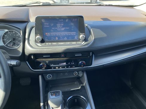 Used 2021 Nissan Rogue SV FWD image 13