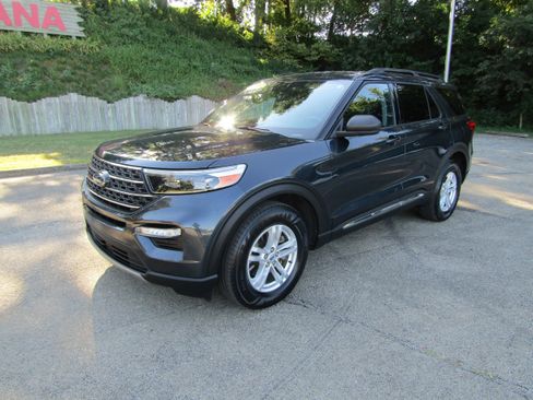 Used 2023 Ford Explorer XLT w/ Equipment Group 202A AWD/4WD image 8