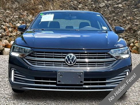 Used 2023 Volkswagen Jetta Sport FWD image 3