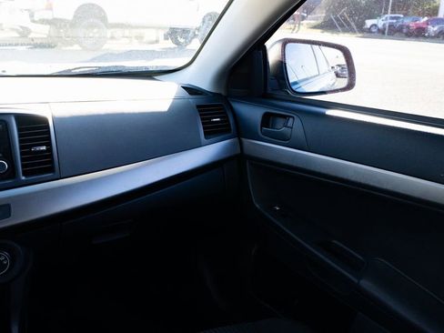 Used 2014 Mitsubishi Lancer ES FWD image 9