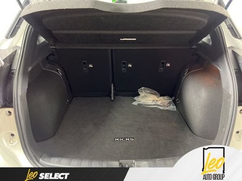 Used 2023 Nissan Kicks SR w/ SR Premium Package FWD image 7
