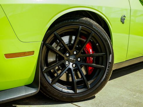 Used 2023 Dodge Challenger SRT Hellcat w/ Driver Convenience Group RWD image 3