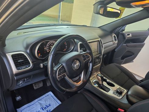 Used 2017 Jeep Grand Cherokee Laredo AWD/4WD image 24