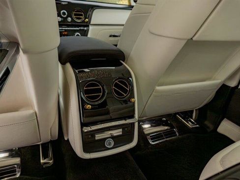 Used 2024 Rolls-Royce Phantom Sedan image 77