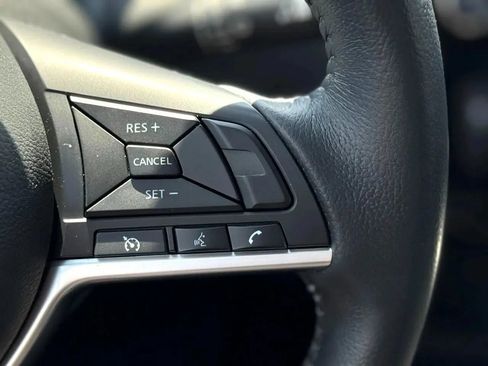 Used 2018 Nissan Rogue SV AWD/4WD image 19