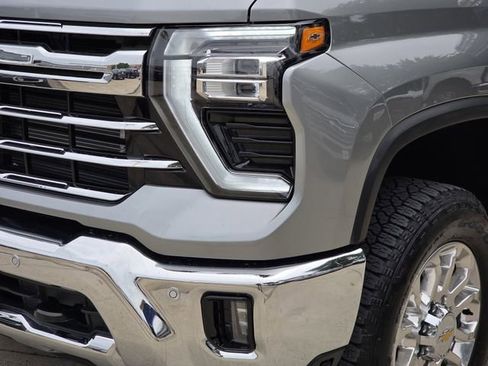 Used 2025 Chevrolet Silverado 2500 LTZ w/ LTZ Plus Package AWD/4WD image 7