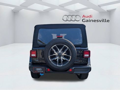 Used 2024 Jeep Wrangler Unlimited w/ Technology Group AWD/4WD image 5