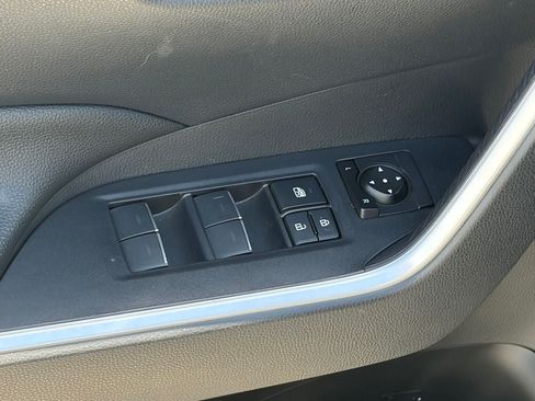 Used 2025 Toyota RAV4 XLE w/ Convenience Package FWD image 8