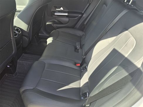 Used 2025 Mercedes-Benz GLA 250 image 11