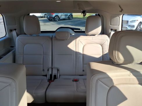 Used 2019 Lincoln Navigator Reserve AWD/4WD image 18