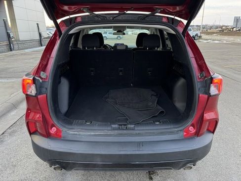 Certified 2022 Ford Escape SE w/ SE Sport Appearance Package image 37