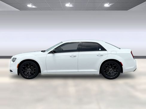 Used 2019 Chrysler 300 Touring w/ Sport Appearance Package RWD image 2